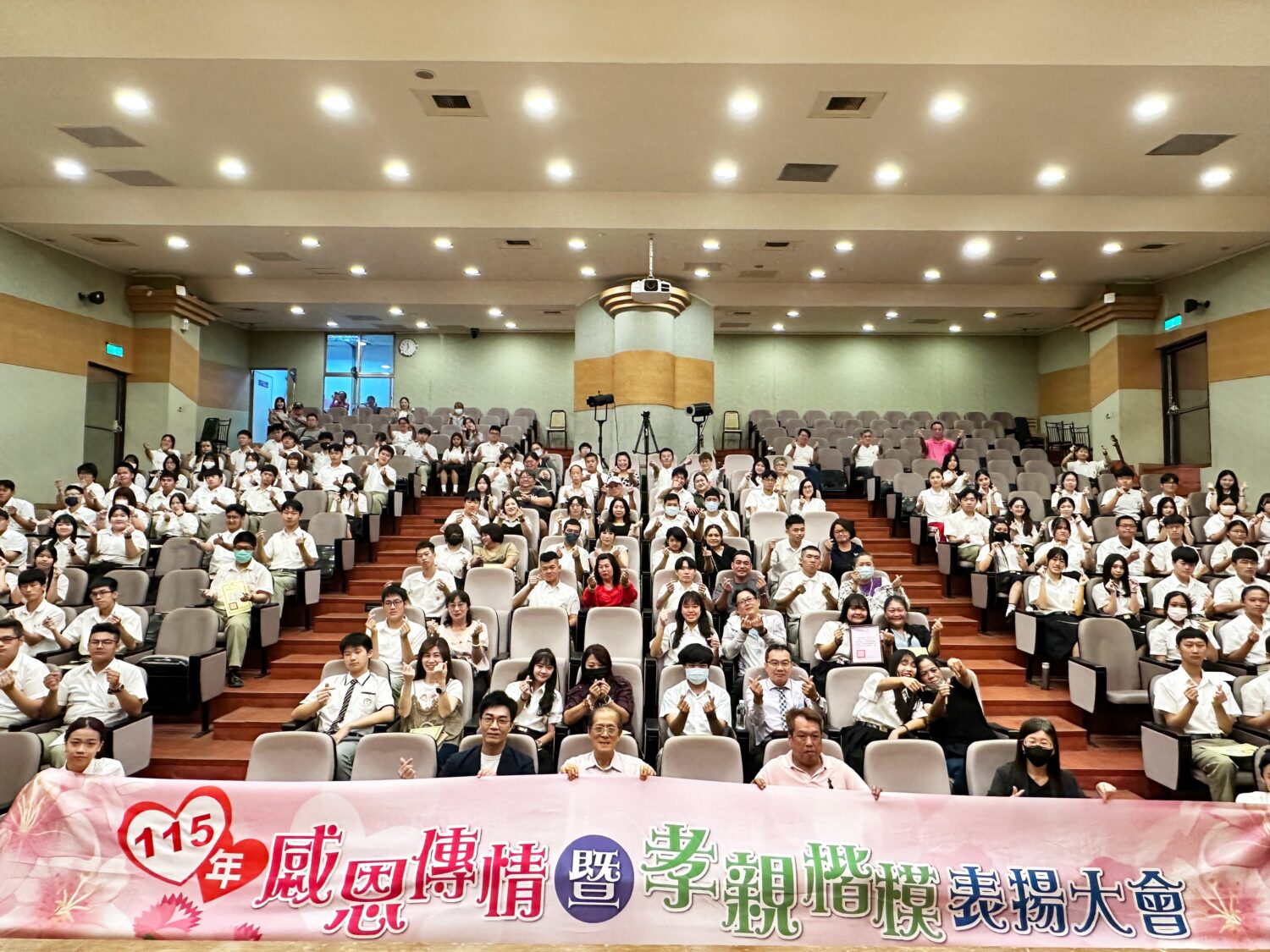 深耕品德教育!中山工商辦理感恩傳情感恩傳情暨孝親楷模表揚大會