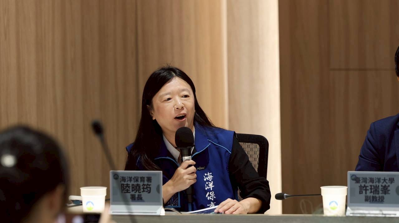海委會與環境部海陸聯手防堵塑膠微粒 海委會「監測、清除、再生」三箭齊發守護潔淨海洋