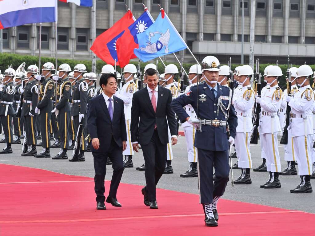 ▲賴清德總統今日上午以隆重軍禮歡迎巴拉圭共和國總統貝尼亞(Santiago Peña Palacios)時表示,此行是貝尼亞總統第4度訪臺,象徵兩國邦誼穩固與深厚。(圖/記者張玉泰攝)