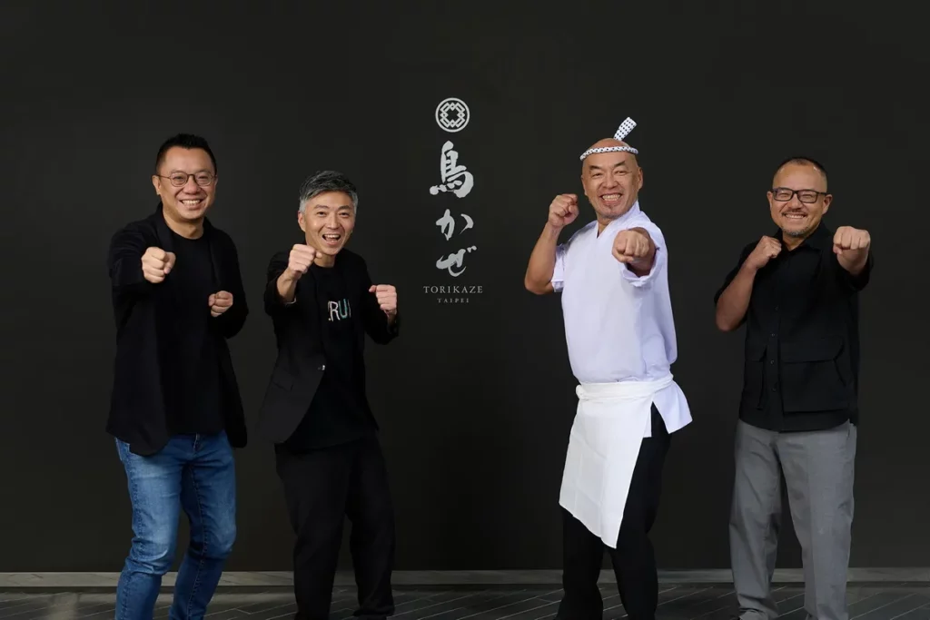 TORIKAZE TAIPEI開幕，將為台灣燒鳥市場帶來全新風貌，Torishiki ICHIMON（鳥しき一門）創辦人池川義輝（右二）、忠泰集團李彥良副董事長（右一）、MMHG湘樂餐飲集團創辦人林泉（左二）