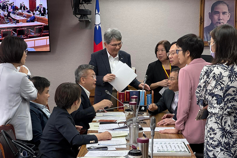 台灣安全之前個人身段不重要 蔡其昌喊話在野:盡量靠近1.25兆 212 台灣安全之前個人身段不重要 蔡其昌喊話在野:盡量靠近1.25兆 211