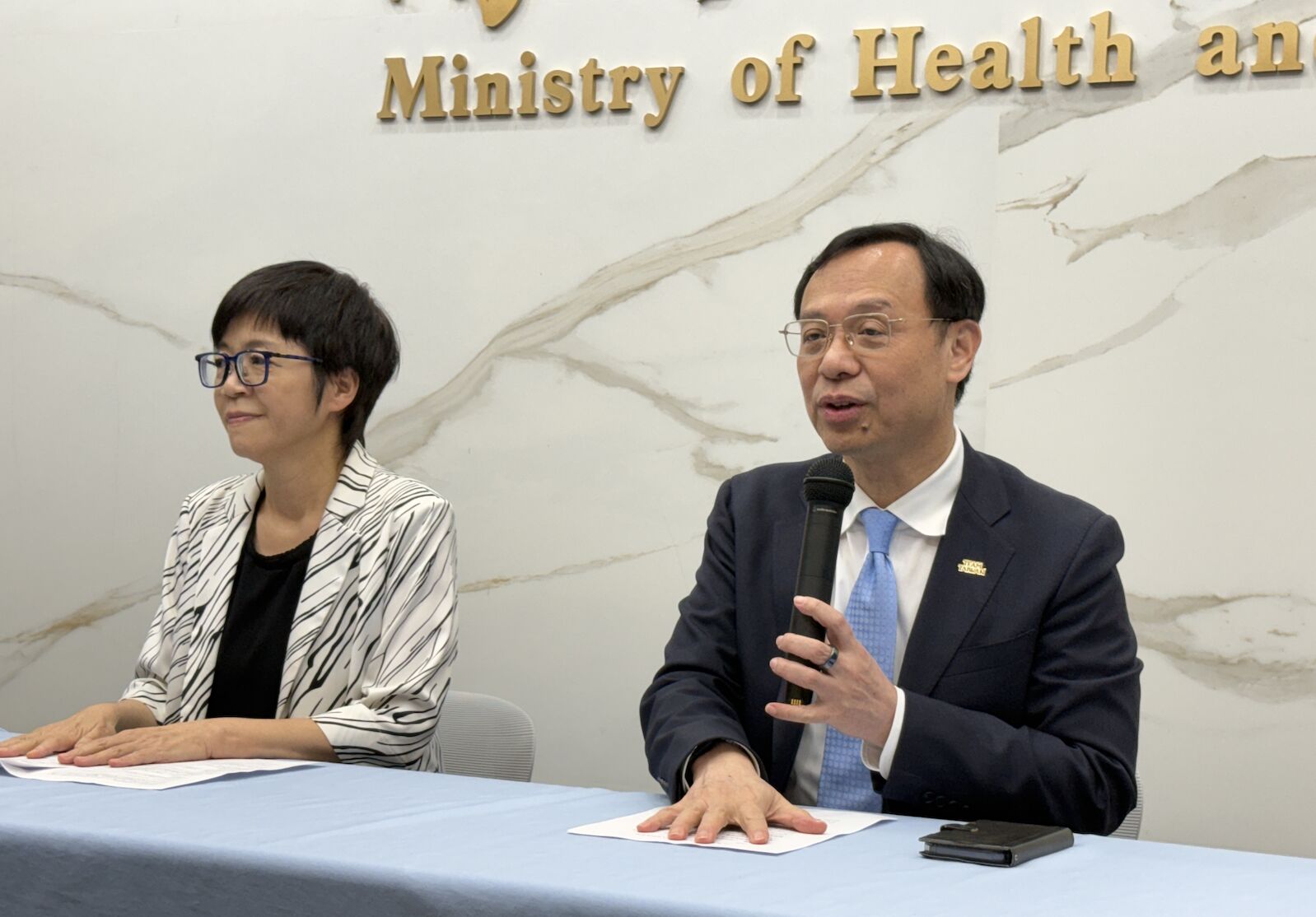 護病比正式入法「還缺5千人」 衛福部定案:117年5/1才上路 216 護病比正式入法「還缺5千人」 衛福部定案:117年5/1才上路 215