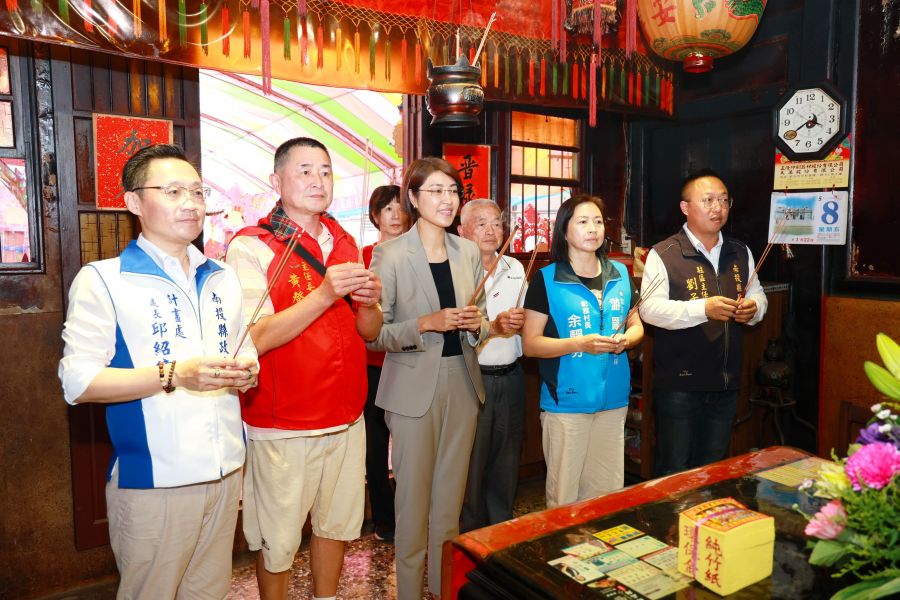 南投草屯朝清宮媽祖聖誕慶典登場 許淑華參拜祝壽祈福