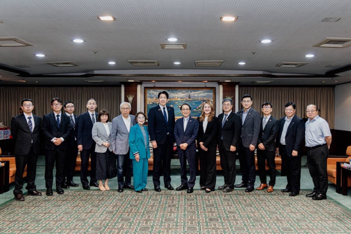 ▲日本松原市長澤井宏文偕同觀光協會會長松本光代率團拜訪高雄，由副市長林欽榮代表市長陳其邁接待。
