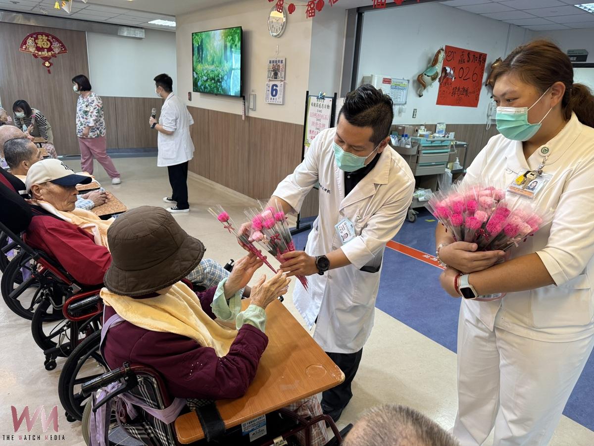 雲林基督教醫院舉辦母親節音樂會，以樂聲與康乃馨傳遞溫暖祝福。 - https://www.watchmedia01.com