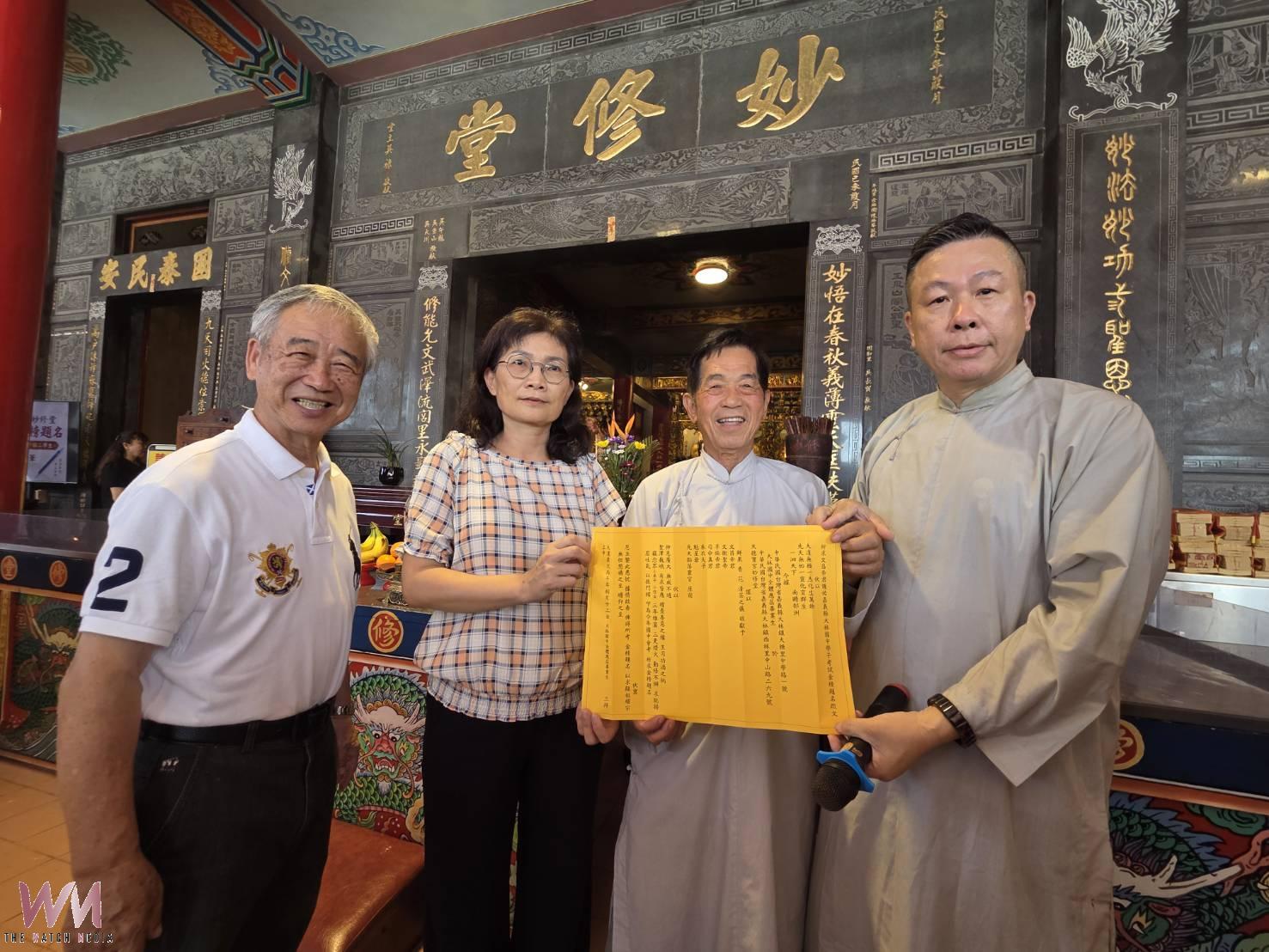 大林國中考生妙修堂參拜 廟方免費點燈贈文昌筆加持 - https://www.watchmedia01.com