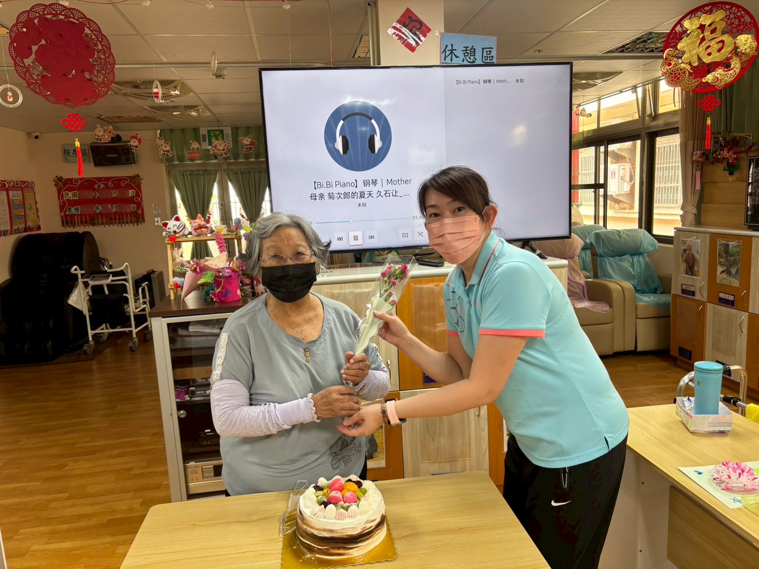 (有影片)/母親節驚喜進場 彰榮日照紙花傳情催淚 - https://www.watchmedia01.com