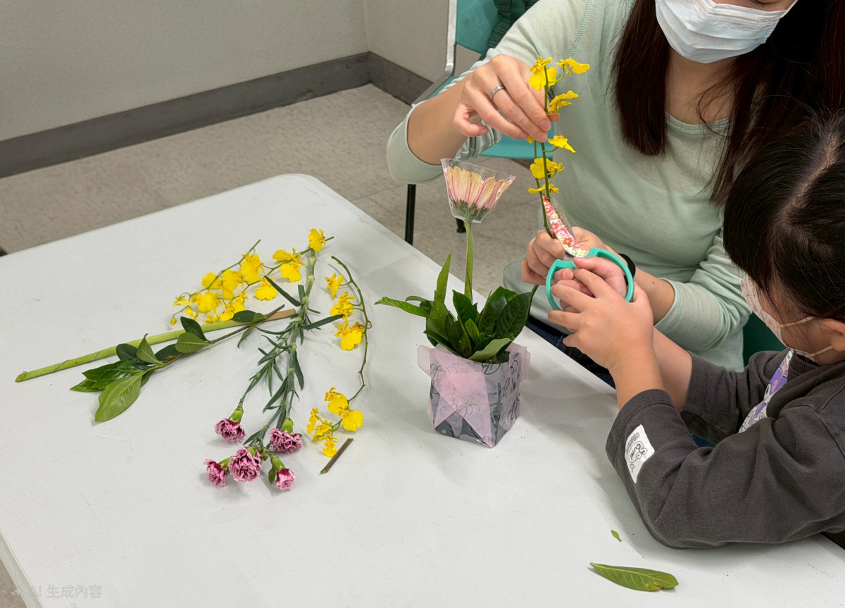 肝移植媽媽與孩子一同參與花藝手作課程,以花朵象徵生命重生與愛的延續,現場氣氛溫馨感人。(林口長庚醫院提供)