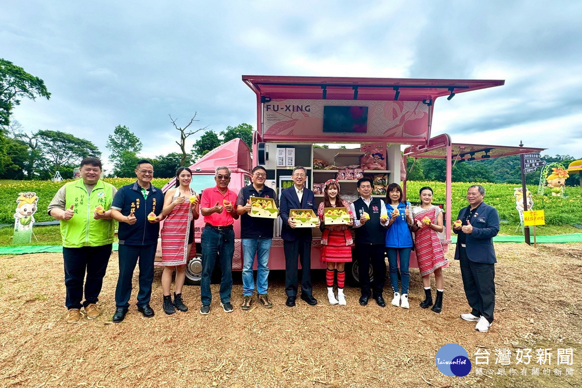 桃園市副市長王明鉅與貴賓們邀請遊客深度探索,感受北橫農遊體驗。