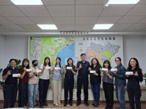 新城警溫馨慶祝母親節 致贈甜點感謝女性同仁辛勞付出 37 %E4%B8%80 31 300x225 1