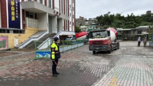 世新大學水泥車碰撞禮堂建築物一案 60 %E4%BA%8C 11 300x169 1