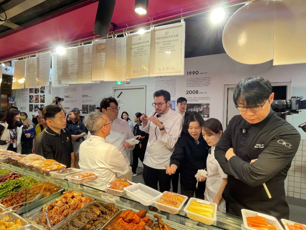 主廚們親自走訪臺北眾多美食區,體驗最道地的臺北美食。圖/台北市政府提供