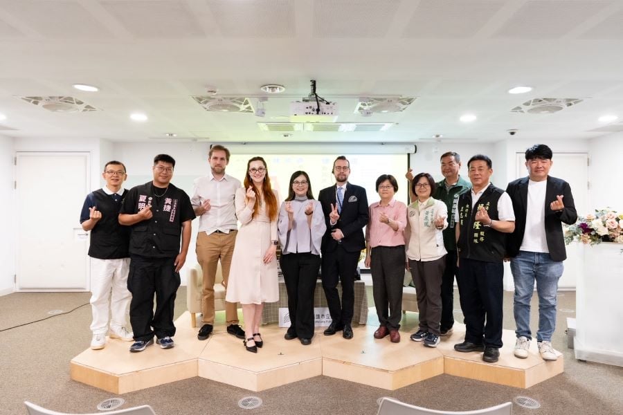 ▲高市圖X捷克週盛大開展!捷克辦事處代表David Steinke及捷克中心臺北Marketa Zahumenska主任親臨共同揭幕。