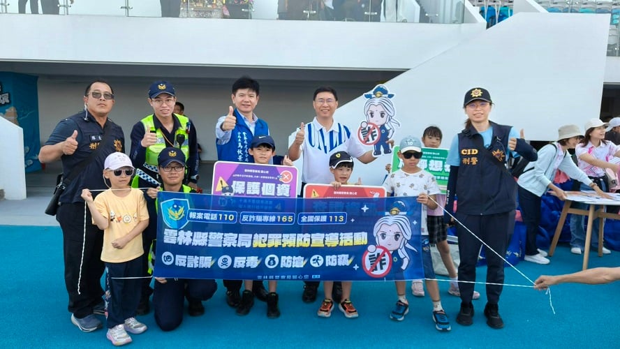 ▲感念親恩也守護財產!虎警現身「雲林人之夜」傳遞「識詐、避險」正能量。(記者劉峻文攝)
