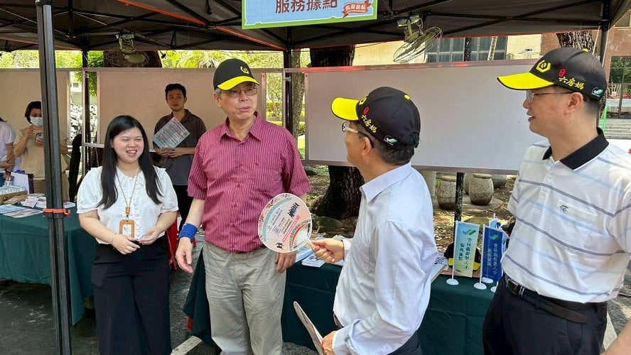 ▲規劃銀髮友善專區的雲林銀髮據點總監郭漢鍠倡議職場青銀共好及傳承。(記者劉峻文攝)
