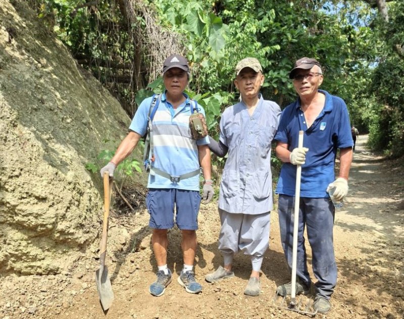 暖心守護山林路 元享寺會玄師父默默清除崩塌土石感動山友