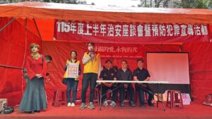 警民攜手慶母親節 第二分局深入社區宣導反詐 防毒與交通安全 28 %E4%B8%80 39 300x169 1