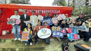 警民攜手慶母親節 第二分局深入社區宣導反詐 防毒與交通安全 29 %E4%BA%8C 12 300x169 1