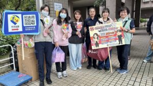 警民攜手慶母親節 第二分局深入社區宣導反詐 防毒與交通安全 31 %E5%9B%9B 4 300x169 1