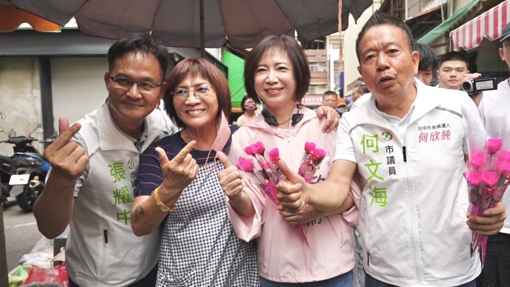 母親節深入西南屯市場分送康乃馨 何欣純籲市府速查針孔偷拍保障婦女隱私安全 23 S 262258738 1024x576 1