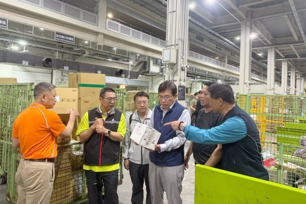 王國材董事長慰問物流園區同仁 作業中心預定本週逐漸步入正軌 51 01%E7%8E%8B%E5%9C%8B%E6%9D%90%E8%91%A3%E4%BA%8B%E9%95%B7%E6%85%B0%E5%95%8F%E7%89%A9%E6%B5%81%E5%9C%92%E5%8D%80%E5%90%8C%E4%BB%81