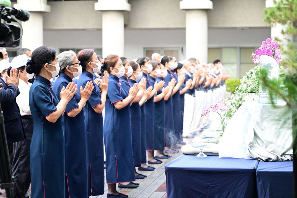 ▲慈濟基金會「佛誕節、母親節、全球慈濟日」三節合一浴佛大典,於今日在彰化靜思堂及彰化縣議會廣場、和美、和東國小、員林公園、永靖環保站、田中環保站、北斗國中禮堂、鹿港環保站等地登場,預計七千餘人參與浴佛凝聚善念。(圖/慈濟基金會提供)