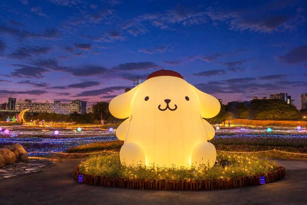▲《漫舞花間.幸福迎賓》設置於入口處彷彿在花海中迎接遊客。