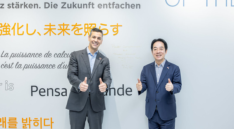 ▲總統偕同巴拉圭總統參訪南部科學園區及國網雲端算力中心，分享臺灣科技發展經驗。
