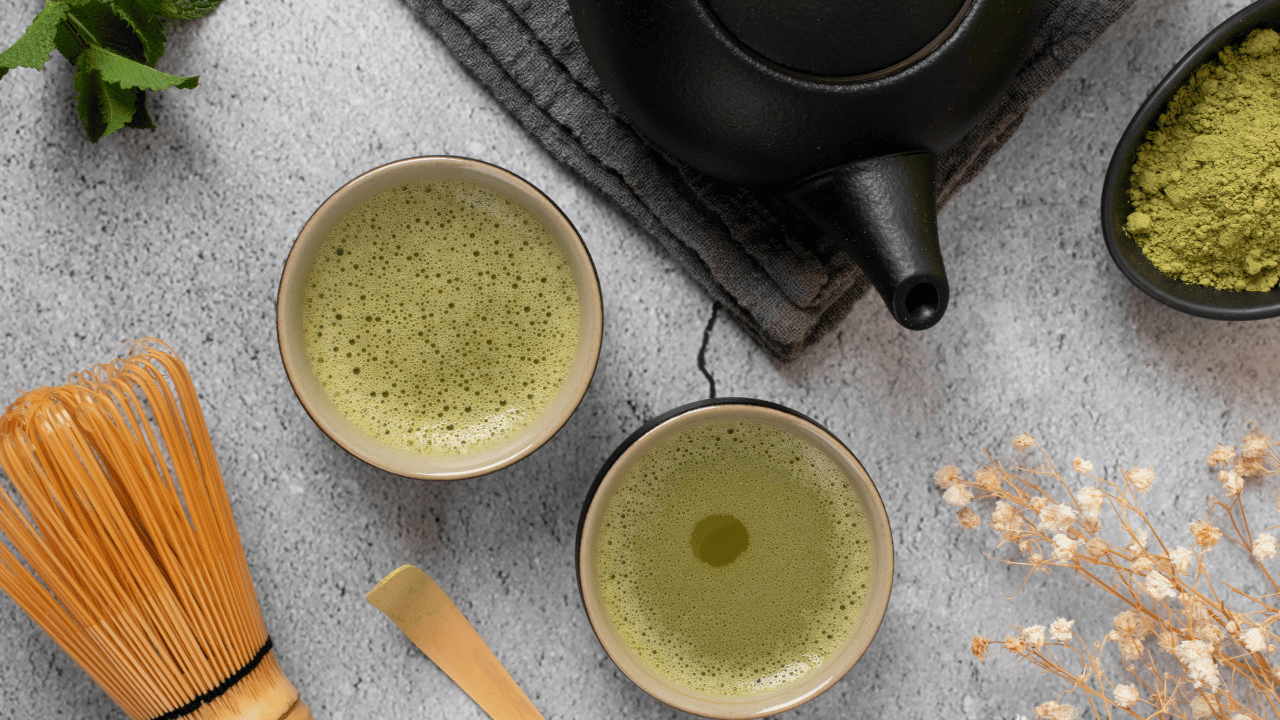 不少人透過「刷抹茶」與「喝抹茶」增添生活儀式感。（圖/Freepik)