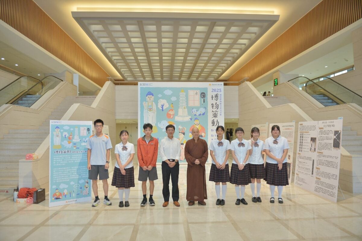 ▲去年「博物策動」微型展示開展，學生策展人於本館大廳合影。今年展示將於5月12日至24日登場，持續邀請年輕世代走進博物館、詮釋文化。