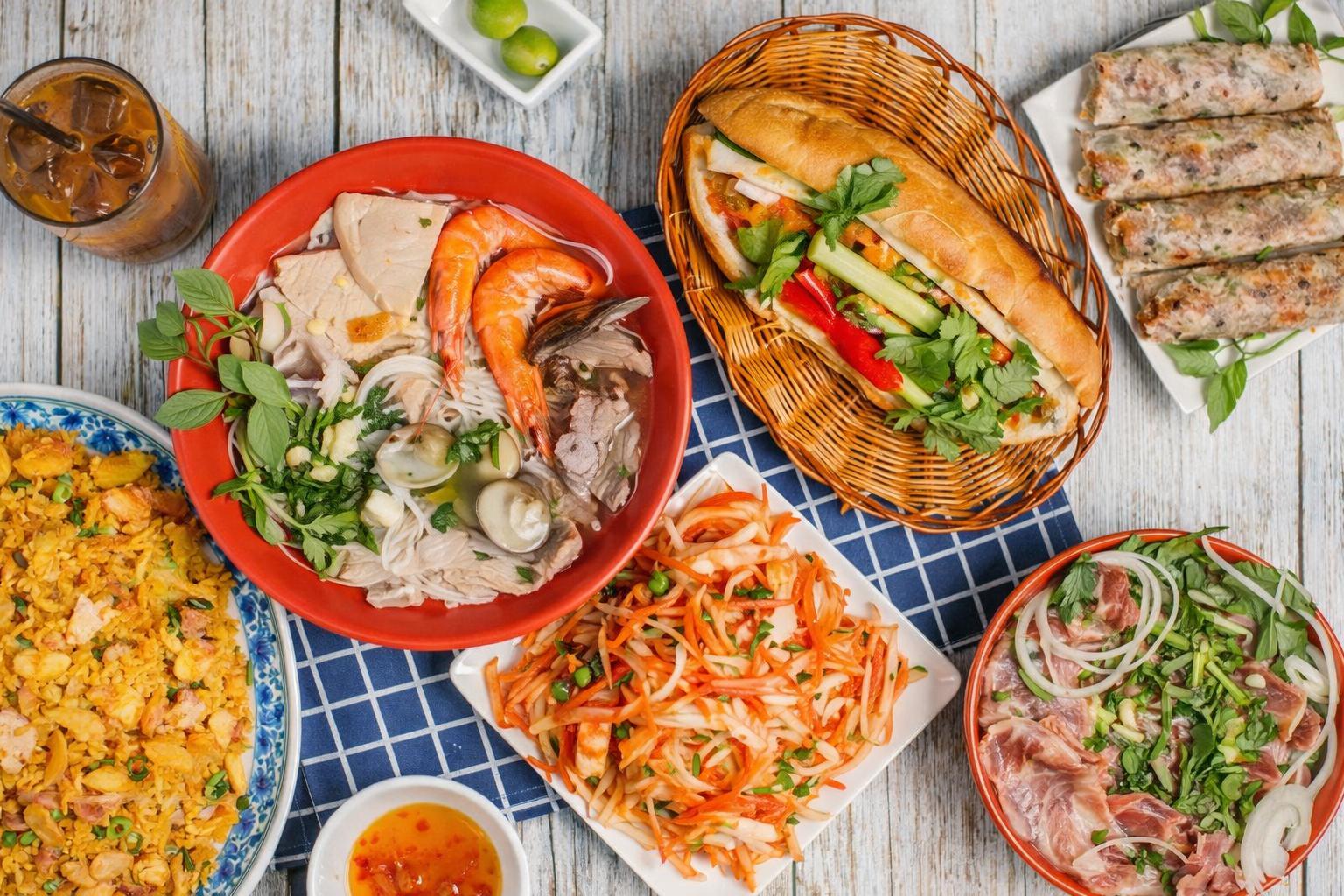 店家以越南香料搭配台灣在地食材，從主食到小菜展現多元越式餐點風味（圖/Medick Marketing Ltd.提供）