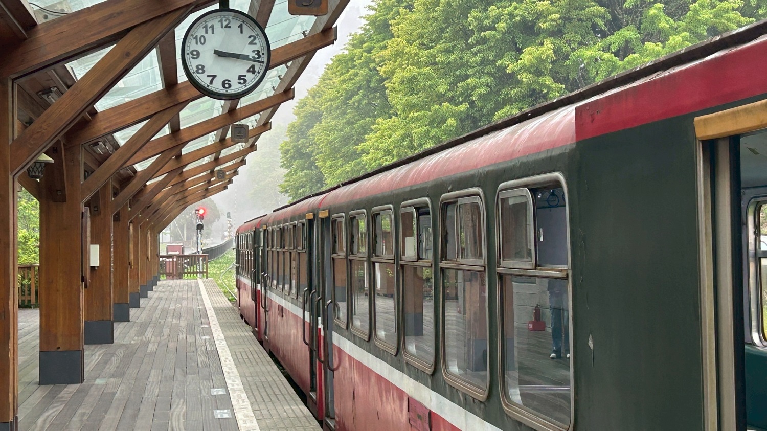 暑假親子搭森鐵遊阿里山 旅宿涼夏優惠輕鬆賞遊 - https://www.watchmedia01.com