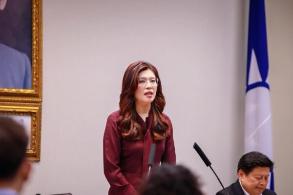 鄭麗文近日接受CNN專訪表示,台灣不應只依賴軍備維持安全,而應透過降低對抗、加強兩岸對話來避免戰爭風險。(圖/鄭麗文臉書)