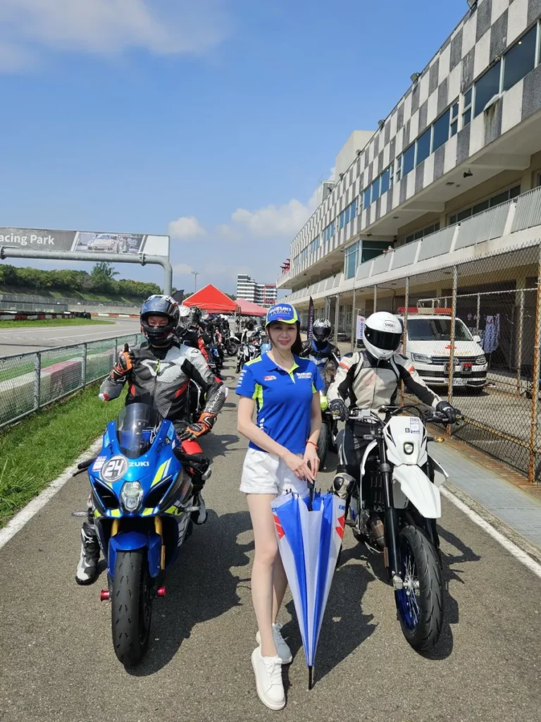 活動現場邀請台灣滑胎與賽道圈具實戰經驗的車手李威到場交流,並有 60 位車主共同參與賽道體驗。