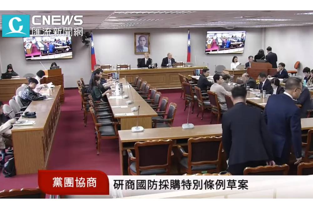 【何啟聖專欄】軍購案裡 中生代的沉默與陪笑 191