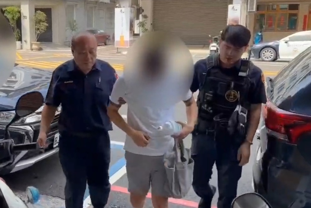 自小客車自撞號誌桿 4小時逮獲26歲肇逃男涉毒駕 184 cnews204260511a03