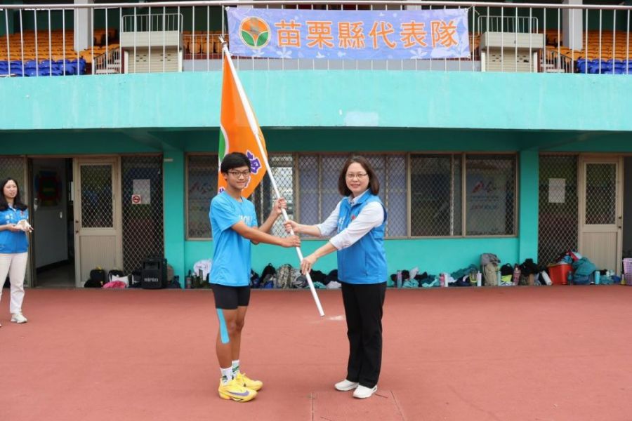 全國小學田徑錦標賽出戰 賴香伶授旗期許選手們全力以赴