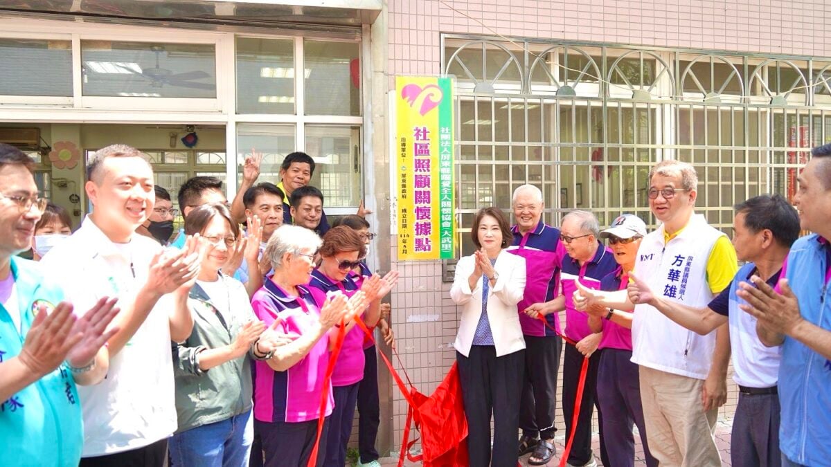 ▲屏東縣長周春米為屏東市大武里新設社區照顧關懷據點揭牌。