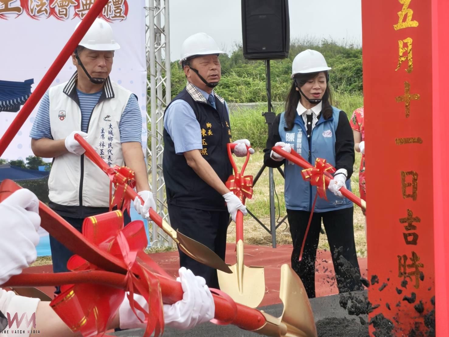 大城鄉第六公墓二納骨塔動土爆抗議　村民下跪阻施工