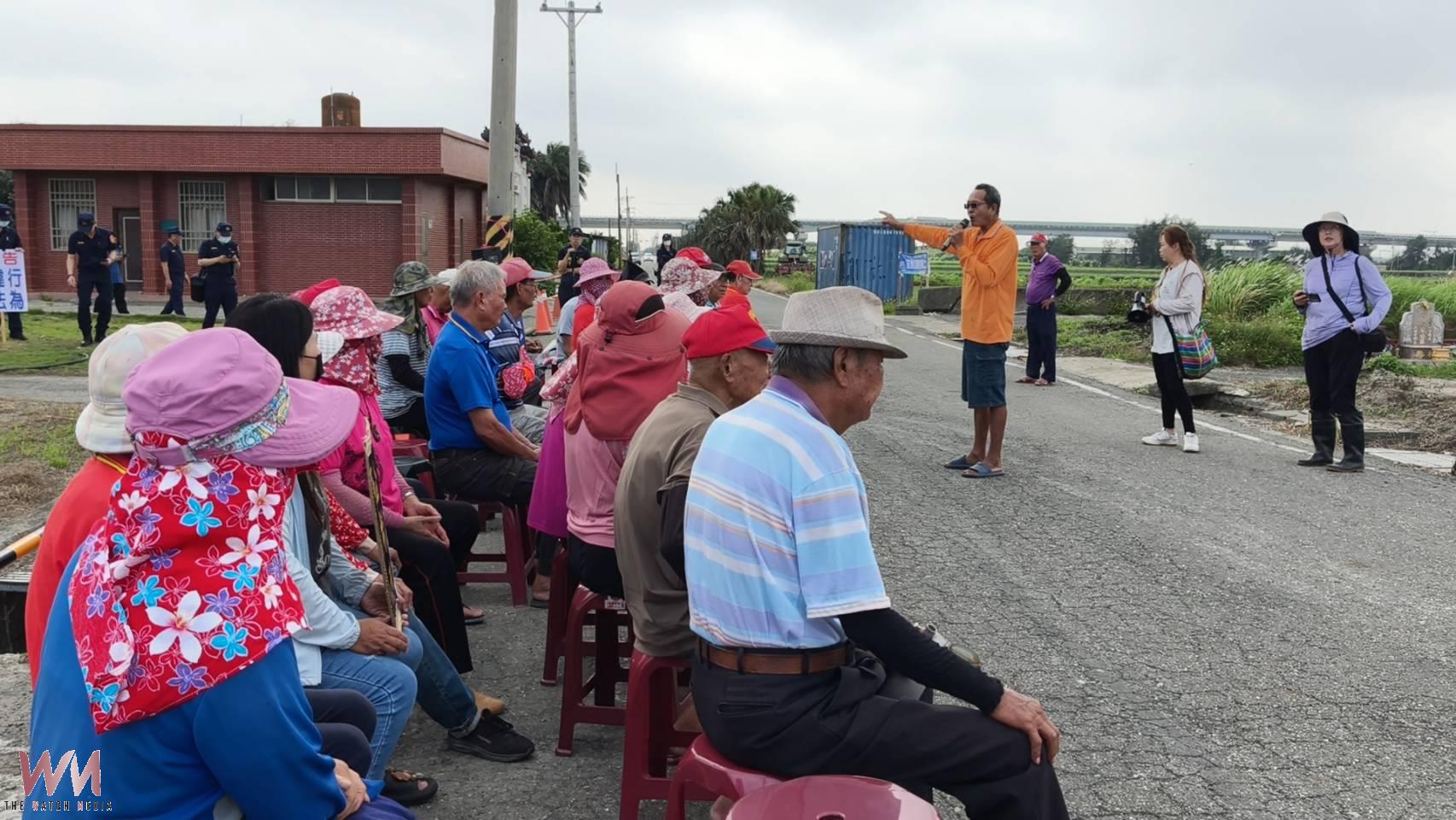 大城鄉第六公墓二納骨塔動土爆抗議　村民下跪阻施工 - https://www.watchmedia01.com