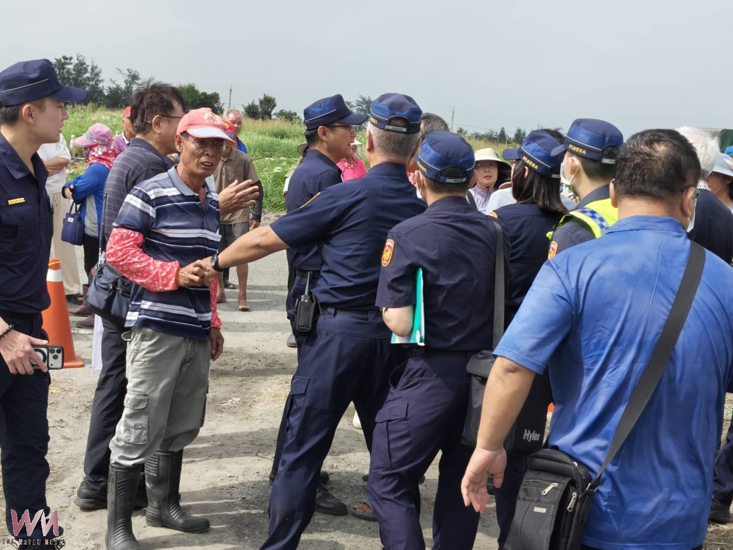 大城鄉第六公墓二納骨塔動土爆抗議　村民下跪阻施工 - https://www.watchmedia01.com