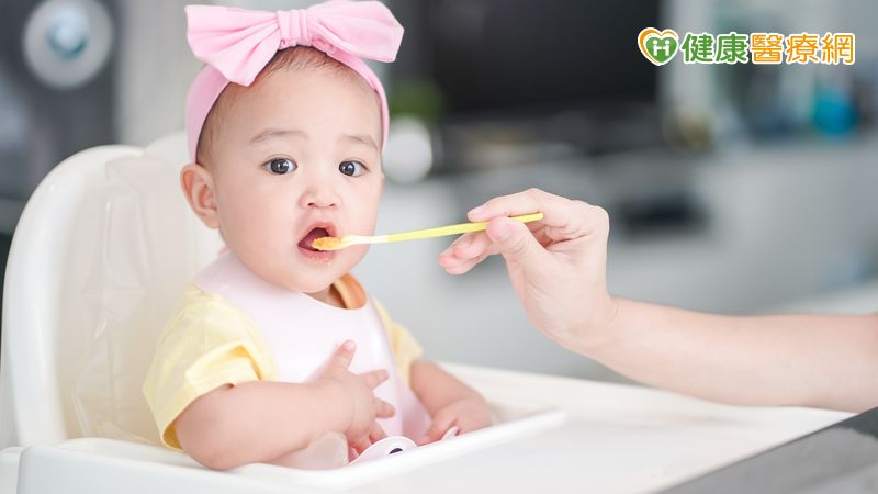 寶寶成長營養有方 銜接母乳把握多元飲食讓成長不踩雷