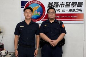 老翁寒冷雨夜癱坐路旁 基警暖心護送平安返家 40 MEITU 20260512 173223367 300x200 1