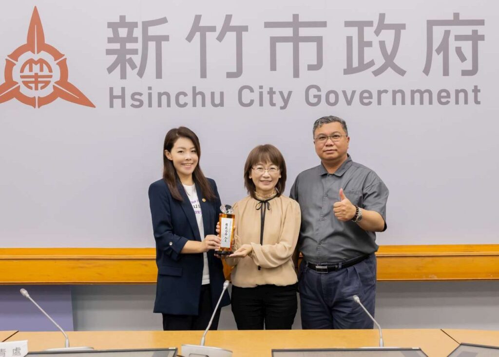 竹市府表揚115年模範公務人員 高虹安肯定獲獎同仁卓越表現樹立典範 25 115051211