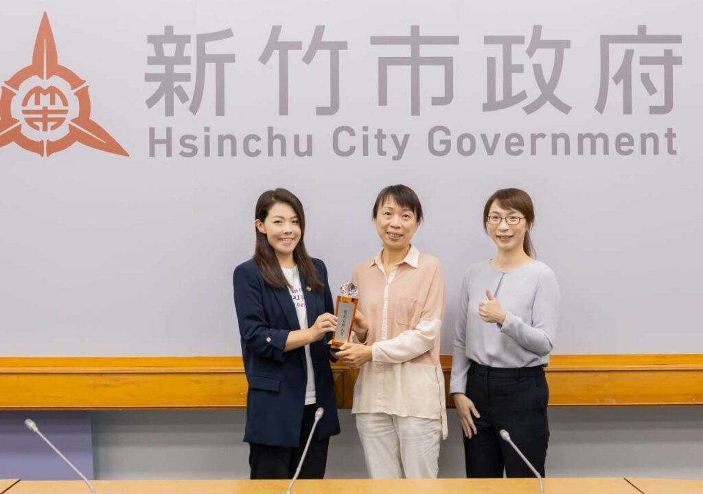 竹市府表揚115年模範公務人員 高虹安肯定獲獎同仁卓越表現樹立典範 26 115051212