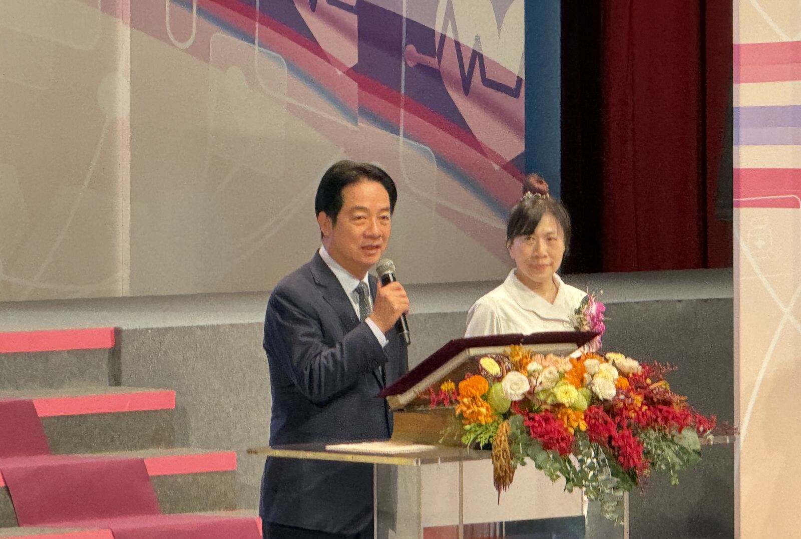 三班護病比提前上路! 賴清德:明年520分階段實施 202 三班護病比提前上路! 賴清德:明年520分階段實施 201