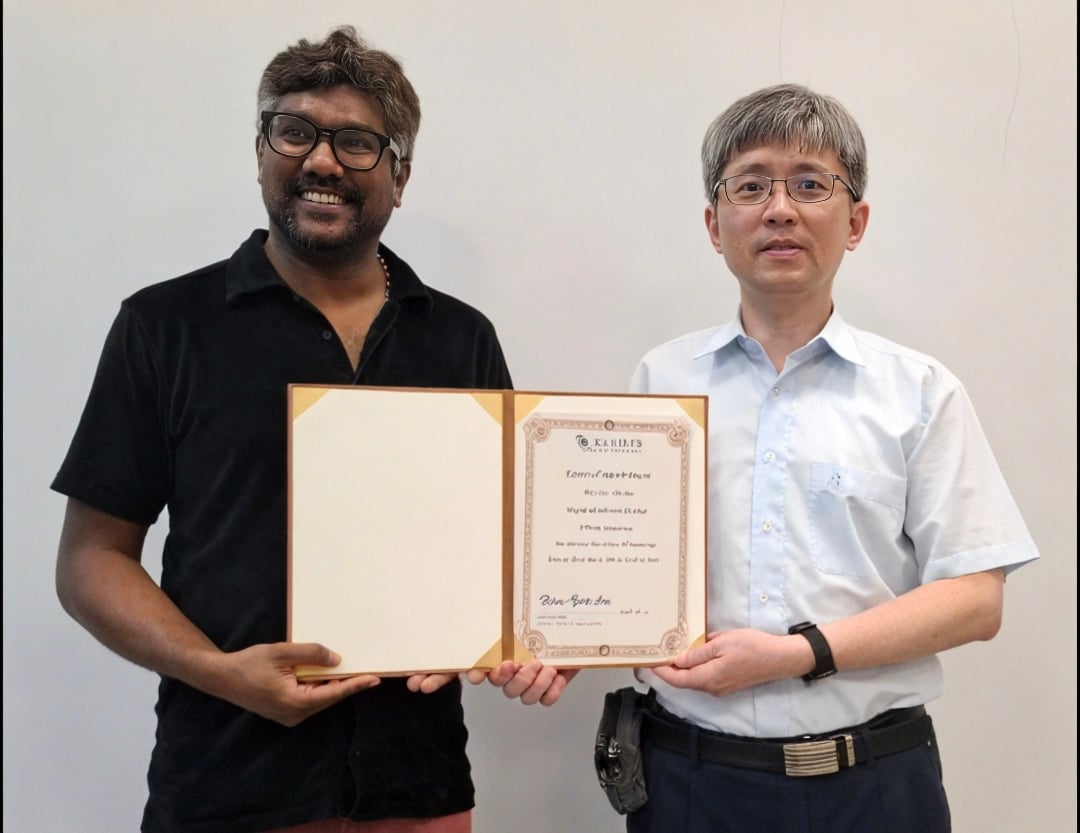 ▲國立宜蘭大學工學院李欣運院長(右) 與新任院務顧問 Gopalakrishnan Kumar 教授(左) 合影。