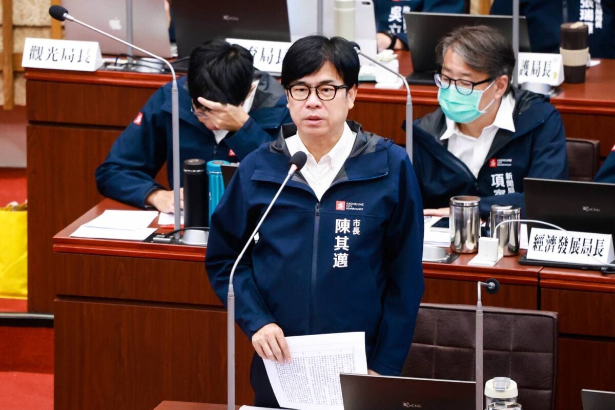 ▲市長陳其邁今(12)日在議會答詢表示,市府將透過 AI 智慧科技導入社宅管理、加速重陽敬老金發放效率,打造高齡宜居的幸福高雄。