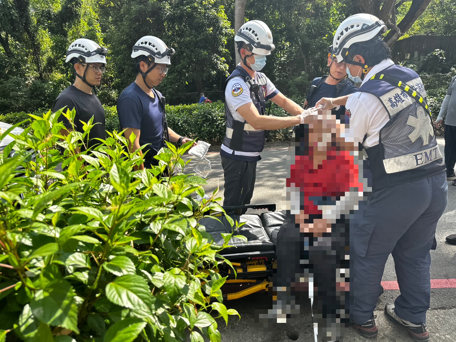 意外!高雄婦人郊山健行遇《猴襲》跌落邊坡3公尺 警消與民間搜救隊聯手馳援 - https://www.watchmedia01.com