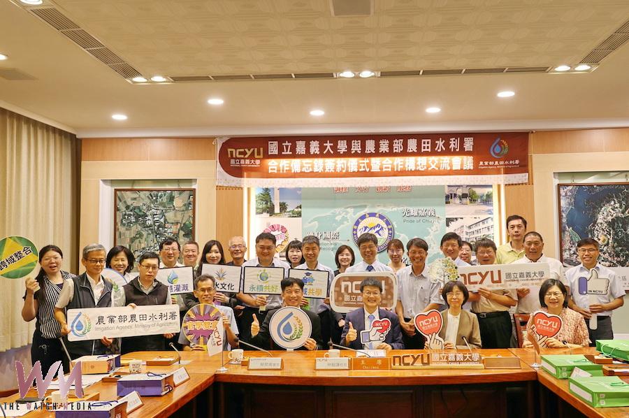 嘉大林翰謙校長團隊與農水署蔡昇甫署長團隊簽MOU，將針對校園空間活化、智慧灌溉及淨零人才培育展開全方位協作開創新局。（圖/嘉義大學提供）